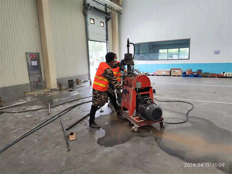 隆阳厂房地面下沉塌陷注浆加固施工